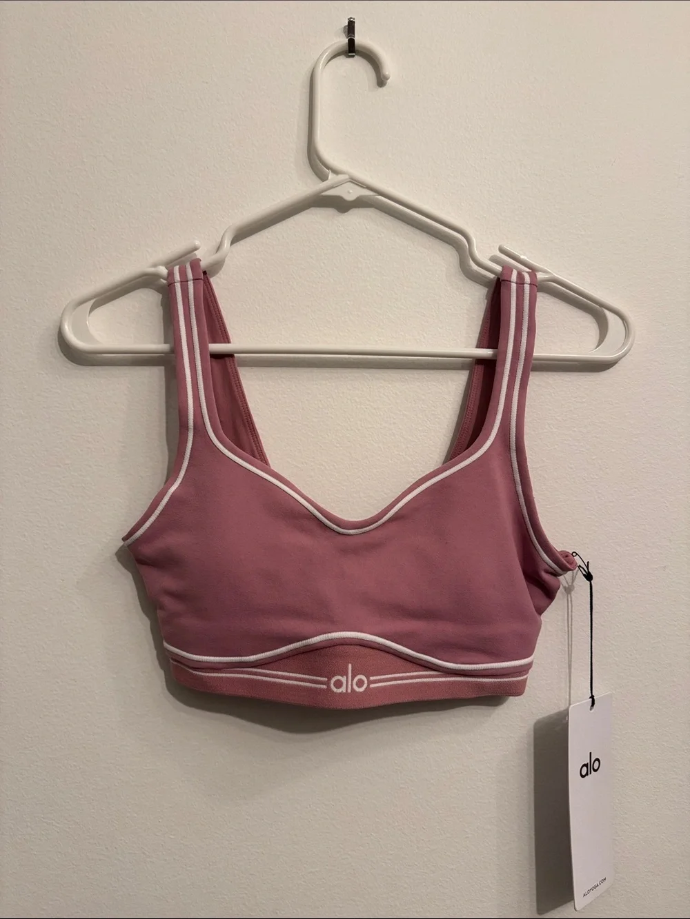 ALO Yoga Airbrush Heartthrob Pink Sports Bra